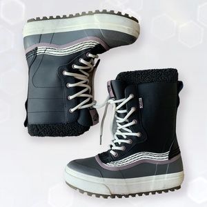 NWOT Vans Standard Snow MTE Boots